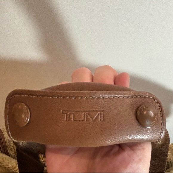 TUMI Large Overnight Bag With Black Shoulder Strap Lined Interior Pocket - Picture 11 of 16